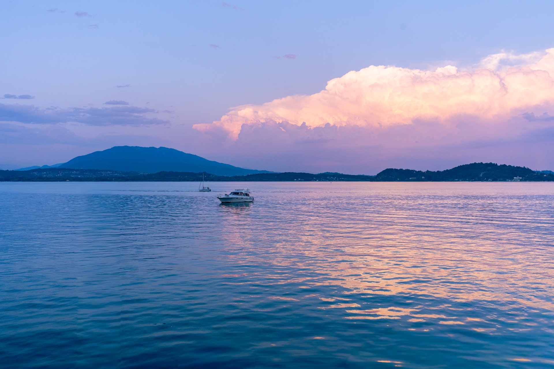 Il Innominato is located on the shores of the beautiful Lake Maggiore in Italy.